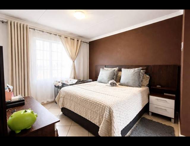 3 BEDROOM TOWNHOUSE FOR SALE IN THE REEDS